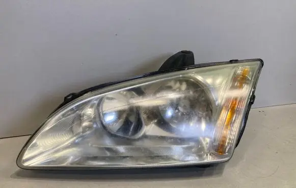 Ford Focus Headlight/headlamp D311101L