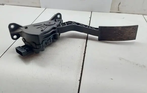 Nissan Navara D23 Accelerator throttle pedal 180024KJ0A 6PV93390113