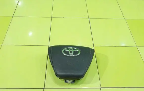 Toyota Avensis T270 Steering wheel airbag 0589P1000183 17AB72