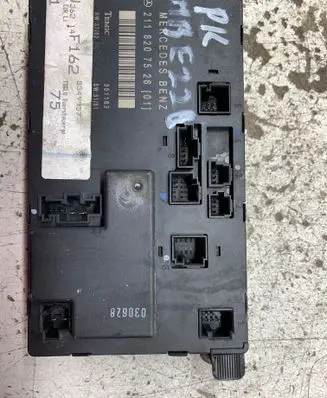 Mercedes-Benz E W211 Door control unit/module 2118207526