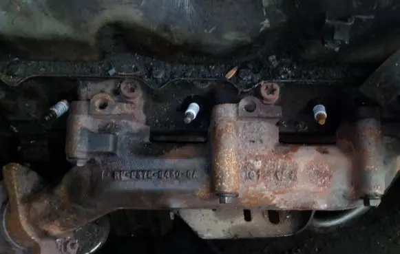Ford Explorer Exhaust manifold RFF37E9430GA RF-F37E-9430-GA