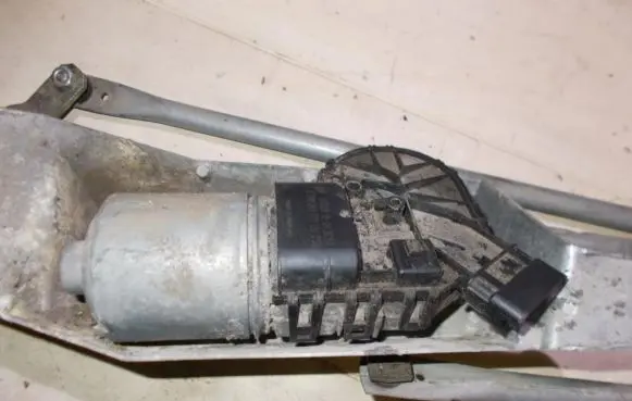 Renault Modus Wiper motor 0390241777