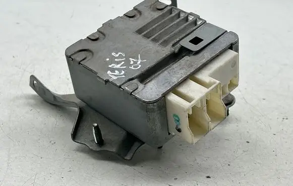 Toyota Yaris Power steering control unit/module 896500D110 6900001067 1129001331