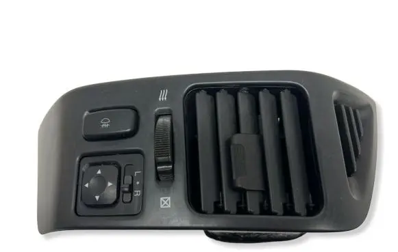 Mitsubishi Pajero Dashboard side air vent grill/cover trim MR402451