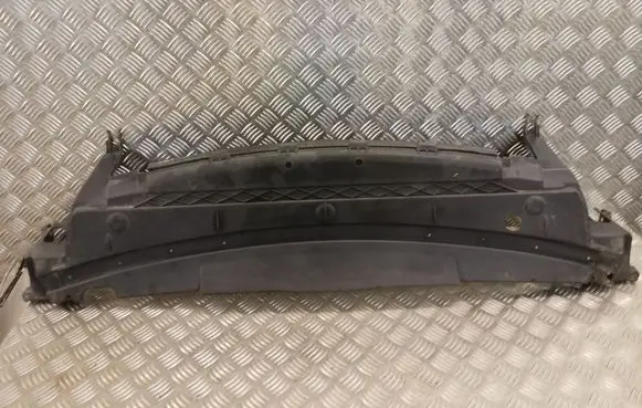 Volvo V70 Front bumper skid plate/under tray 09151896 3984