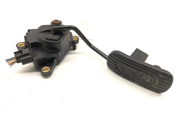 Nissan Micra Accelerator throttle pedal 18002AX700