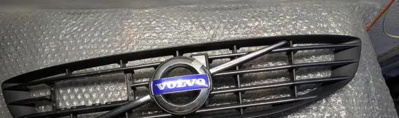 Volvo V60 Front bumper upper radiator grill