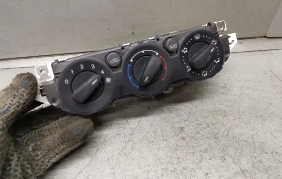 Ford C-MAX I Climate control unit
