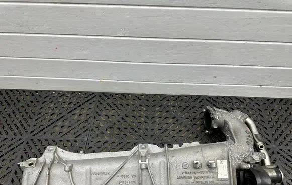 BMW 5 G30 G31 G38 Intake manifold 8575696