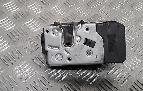 Opel Astra G Front door lock 24414117