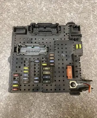 Volvo S60 Fuse module 8676391