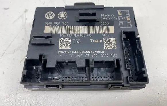 Volkswagen Tiguan Door control unit/module 7N0959793