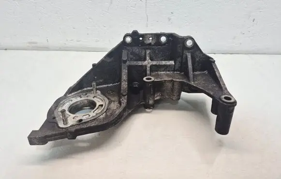 Mazda 5 Fuel pump bracket 