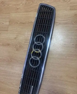 Audi A8 S8 D2 4D Front bumper upper radiator grill 4D0853651 4D0853651B