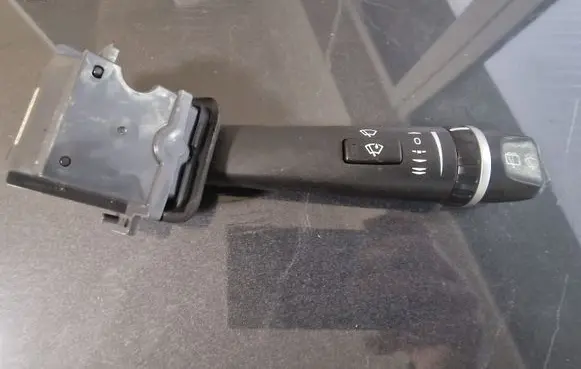 Volvo XC70 Wiper control stalk 30798530