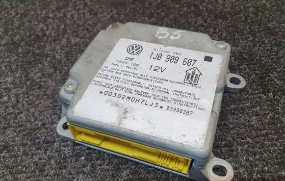 Volkswagen PASSAT B5 Airbag control unit/module 1J0909607