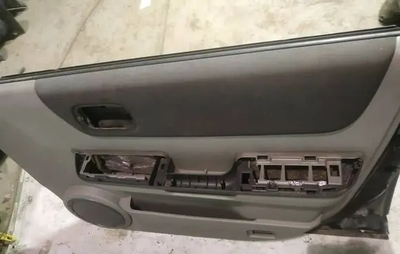 Nissan X-Trail T30 Front door card panel trim