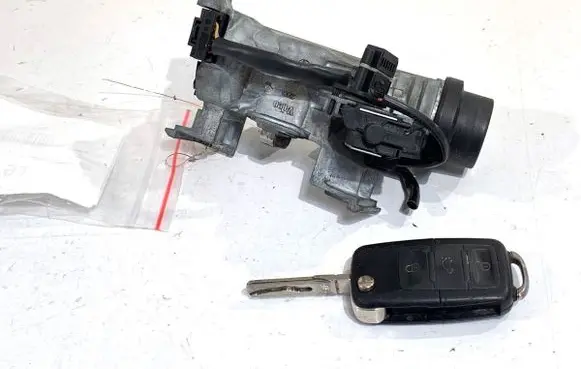Volkswagen Touran I Ignition lock 1K0905851B