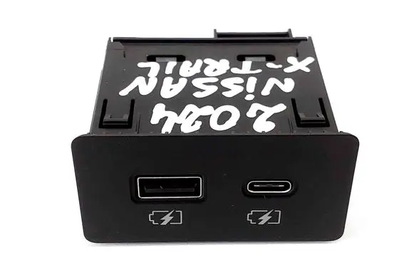 Nissan X-Trail T32 AUX in-socket connector 253316UA0