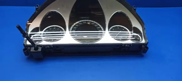 Mercedes-Benz E C207 W207 Speedometer (instrument cluster) A2125409547 A2125401348 A2044423021