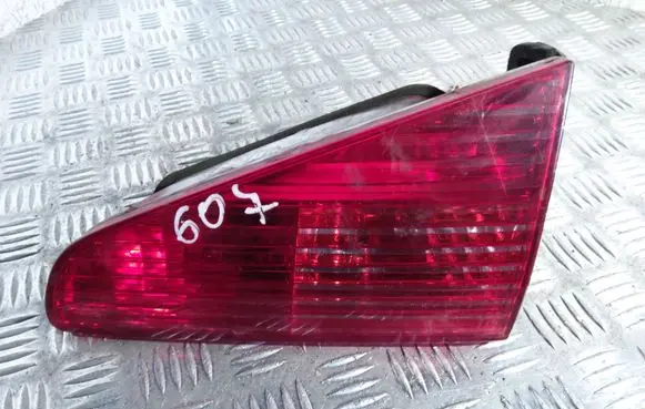 Peugeot 607 Tailgate rear/tail lights