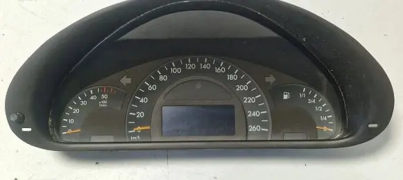 Speedometer (instrument cluster)
