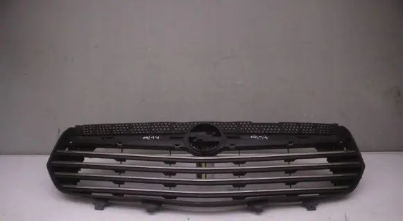 Opel Vivaro Front bumper upper radiator grill Chkrscbjddhh