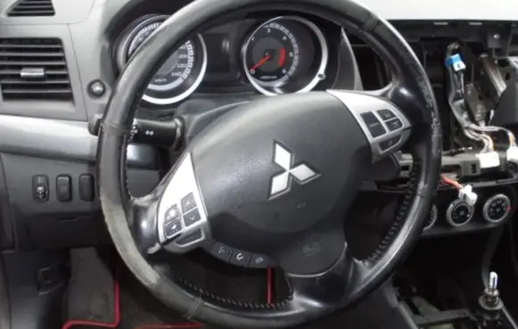 Mitsubishi Lancer VIII Steering wheel airbag