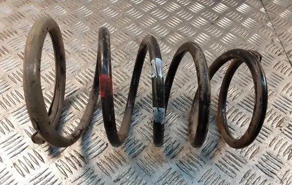 Nissan X-Trail T30 Rear coil spring