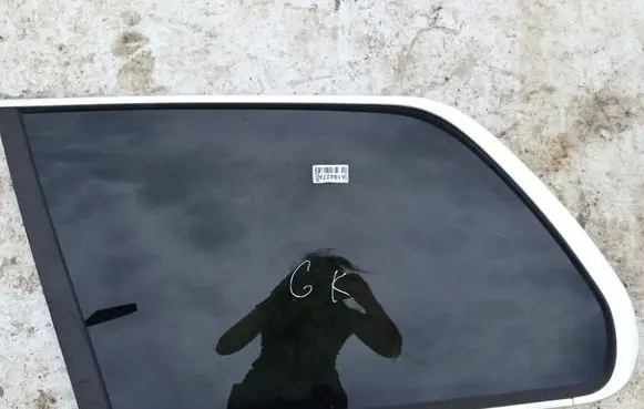 Volvo XC90 Rear side window