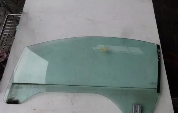 Peugeot 207 CC Sliding door window/glass 