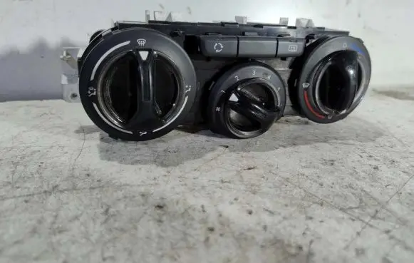 Peugeot 208 Climate control unit 96722486ZD