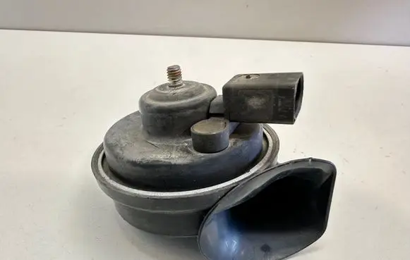 Volkswagen Touareg I Horn signal 6N0951223
