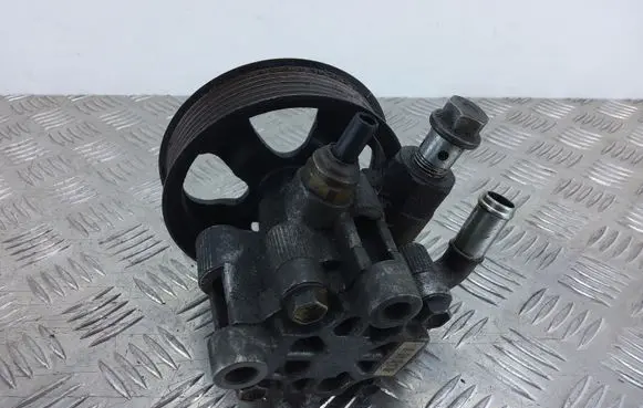 Toyota Avensis Verso Power steering pump 32100