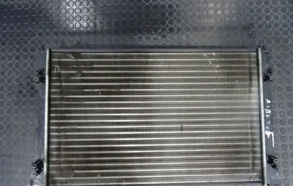 Audi A4 S4 B7 8E 8H Coolant radiator