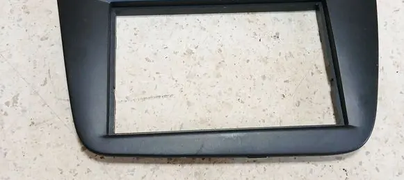 Radio/GPS head unit trim