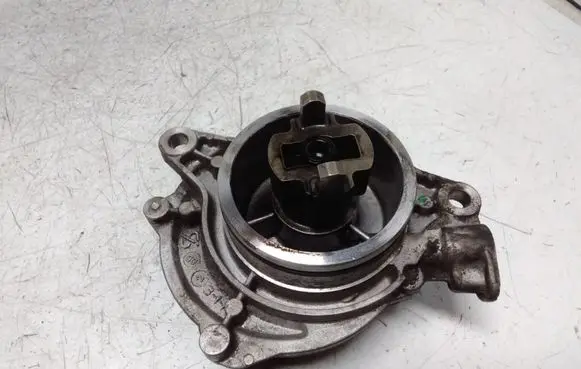 BMW 3 E90 E91 Vacuum pump 700437012 05T1742669