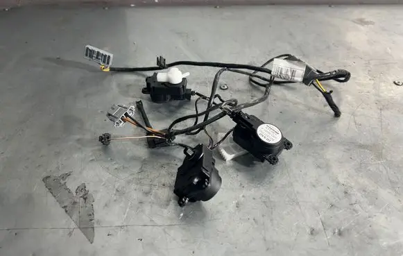 Renault Captur Air flap motor/actuator A21201700 HAD36001A