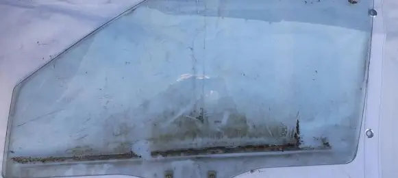 Mitsubishi Space Wagon Front door window glass four-door