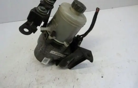Skoda Fabia Mk1 (6Y) Power steering pump