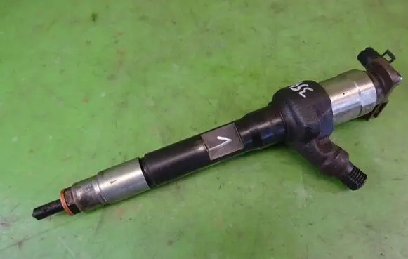 Mazda 6 Fuel injector R2AA13H50