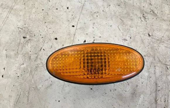Nissan Navara D22 Front fender indicator light 