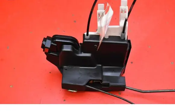 Hyundai Santa Fe Front door lock 
