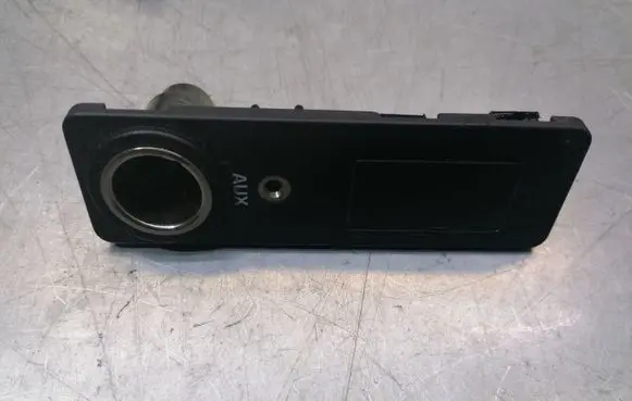 Jaguar XF AUX in-socket connector 8X2319C166BA