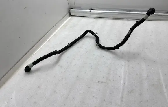 Tesla Model Y Electric car engine cooling hoses/pipes 107759500E