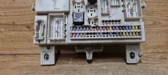 Volvo V50 Fuse module 8690719