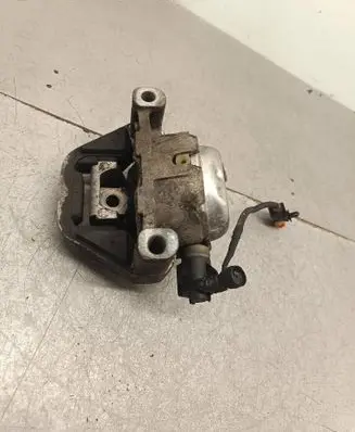 Audi A8 S8 D4 4H Engine mount bracket