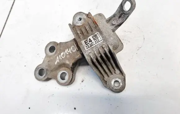 Opel Astra J Engine mount bracket 13337422