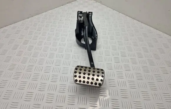 Mercedes-Benz GLK (X204) Brake pedal A2042902101 1220138352 ZGS010
