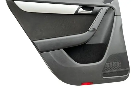 Volkswagen PASSAT B7 Rear door card panel trim